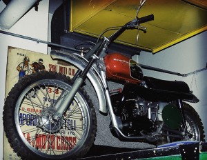 Moto Husqvarna 250 cc anno 1967 restaurata 4 marce funzionante tutta originale