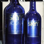 Coppia bottiglie Vodka Ski altezza circa 50 cm in vetro soffiato bluette